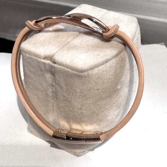 ✨Stunning Vintage Swarovski Infinity Rose Bracelet featuring Clear Pave Crystals - Picture 13 of 16